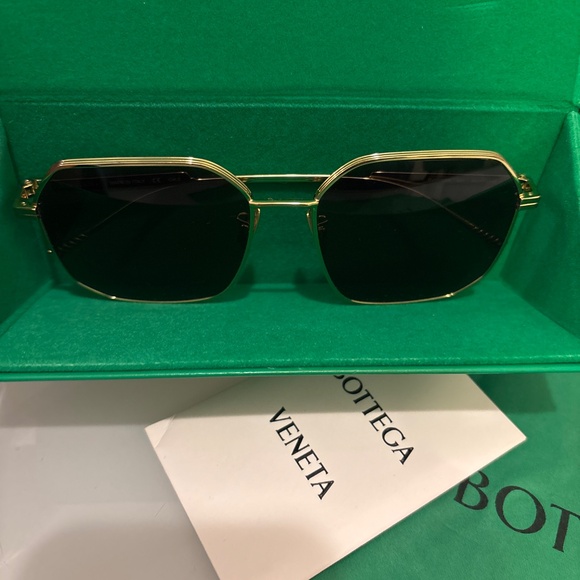 Gold sunglasses ? main image 4